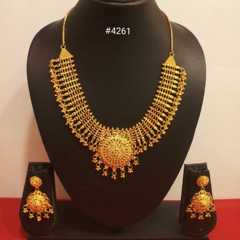 PMJ BEAUTIFUL GOLD PLATED SHORT NECKLACE WITH EARRINGS MODEL NO.4261