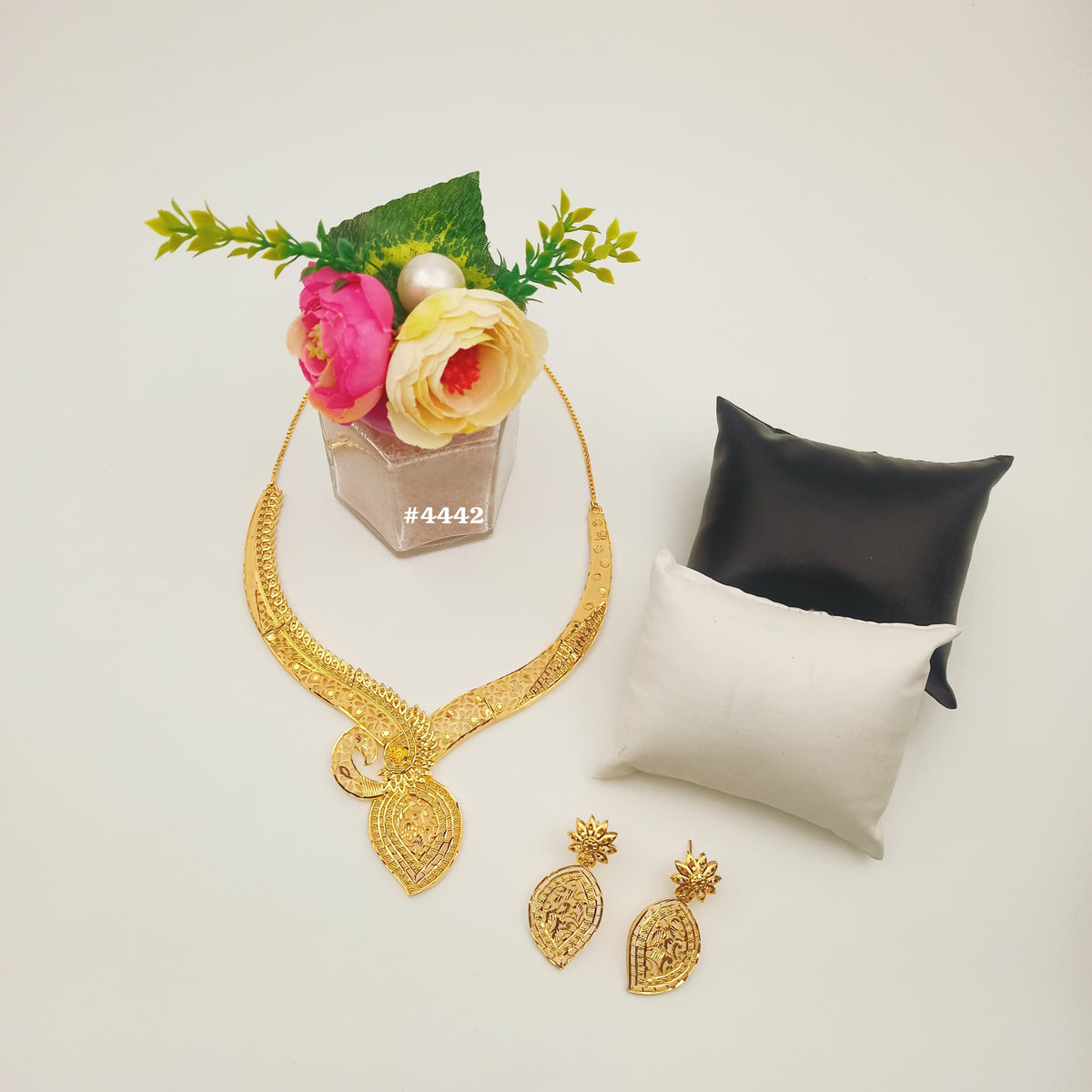 Gold Plated Hand Made Short Necklace Set, PMJ Model No: 4442