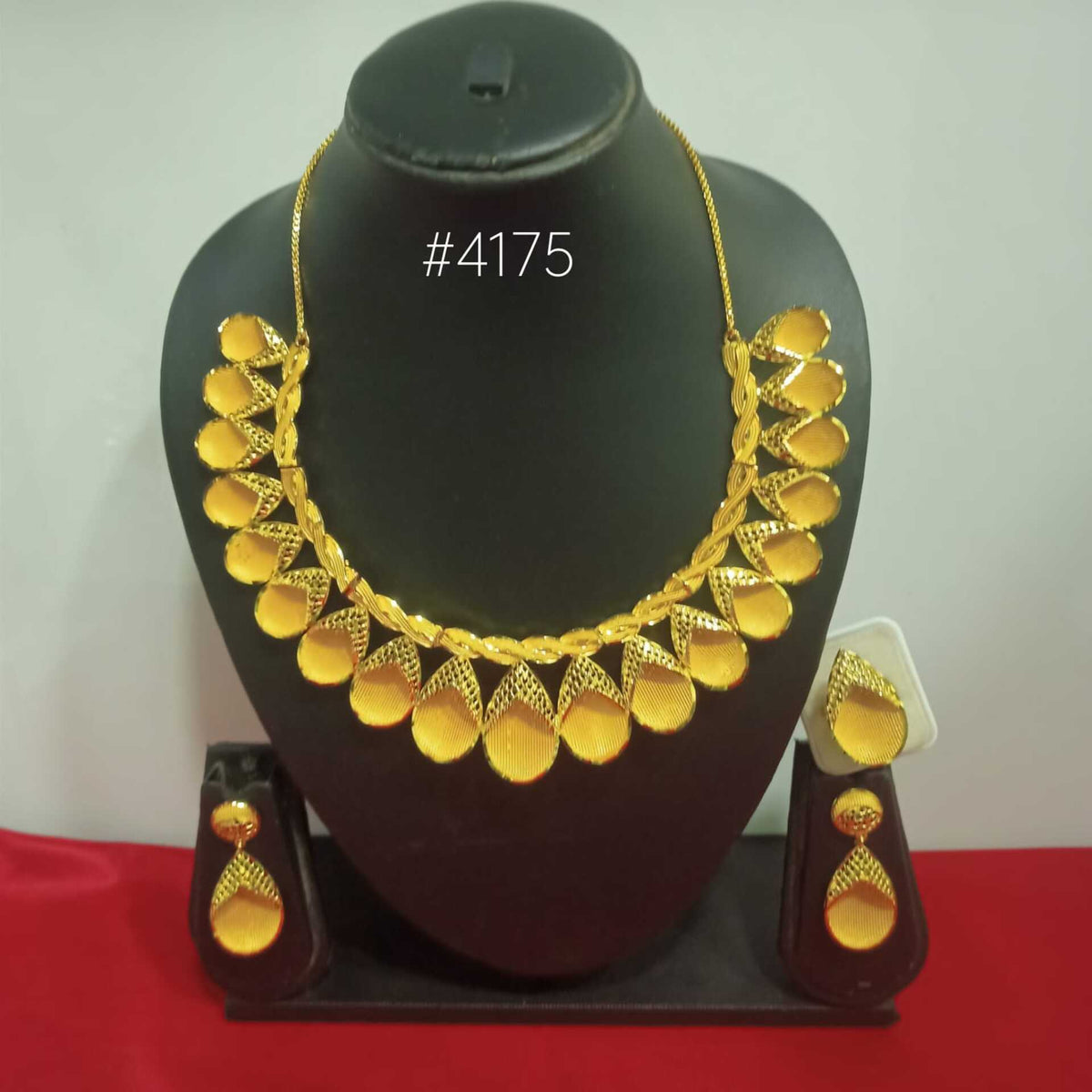 Gold Plated Bridal Short Necklace Set, PMJ Model No: 4175