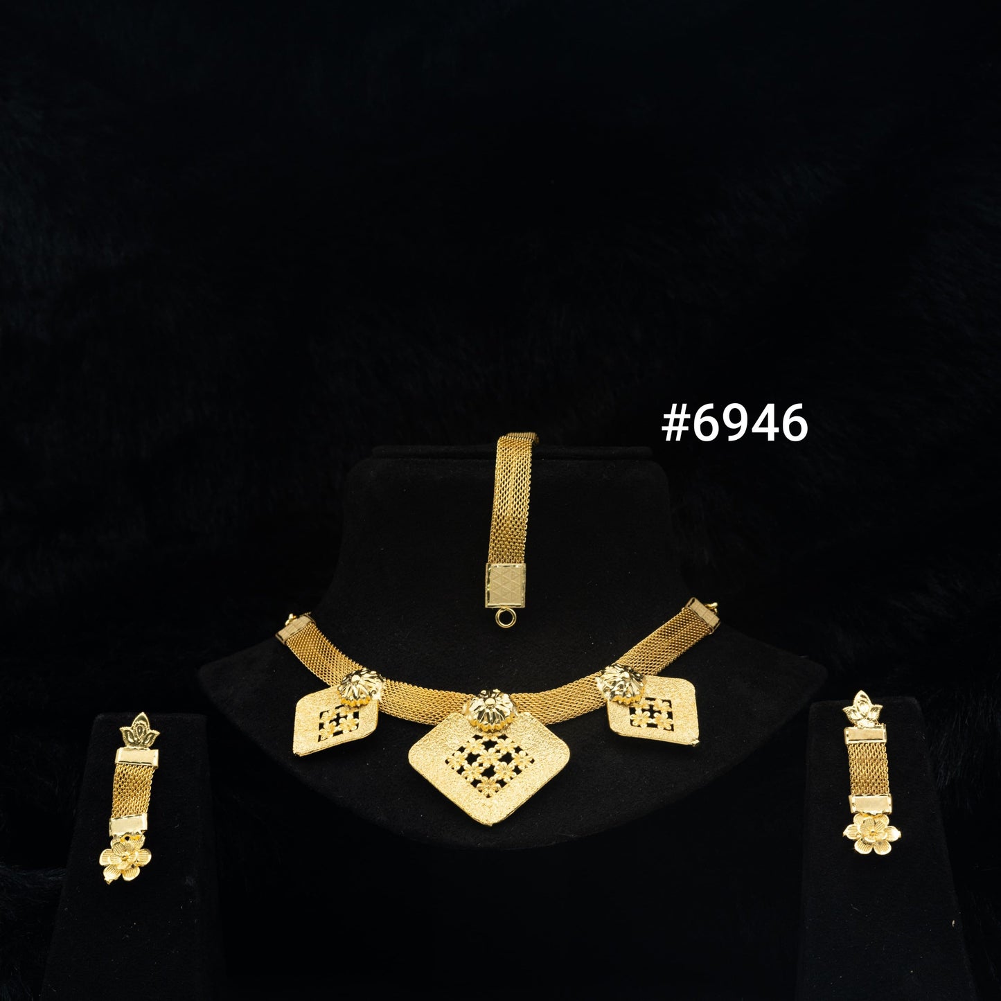 Gold Plated Short Necklaces, PMJ Model No: 6946