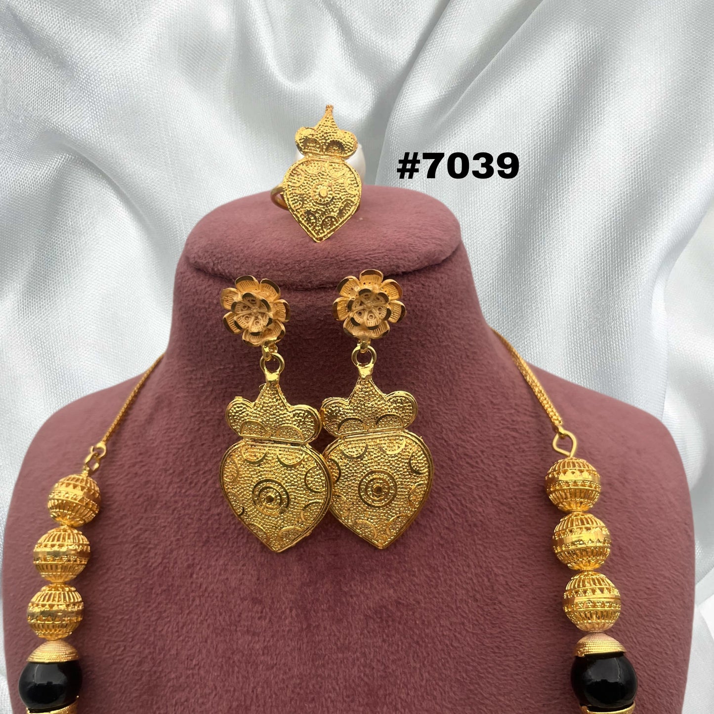 Gold Plated Hand Made Jewelry Long Necklace Set, PMJ Model No: 7039