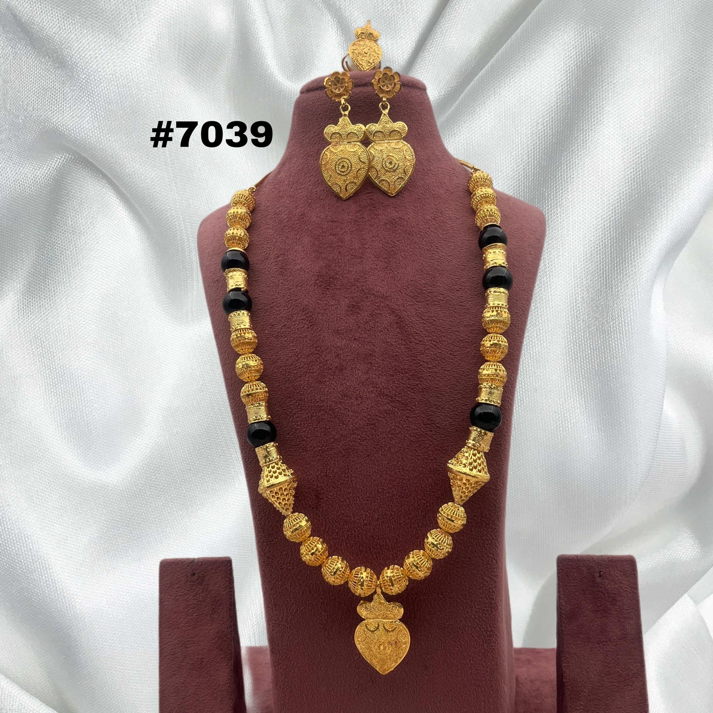 Gold Plated Hand Made Jewelry Long Necklace Set, PMJ Model No: 7039