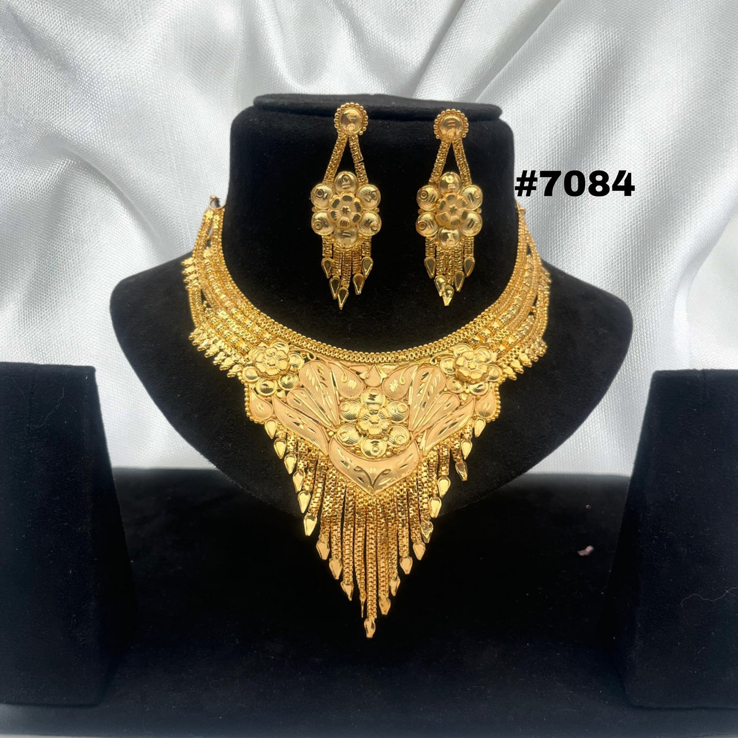 Gold Plated Bridal Short Necklace Set, PMJ Model No: 7084