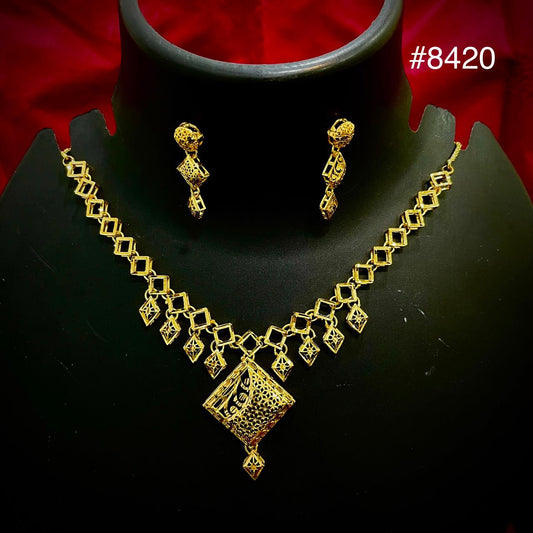 Gold Plated Short NECKLACE 5 Gram Gold Plated Jewellery PMJ Model No : 8420