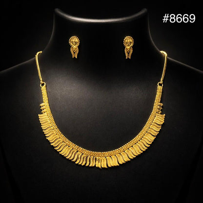 Gold Plated Short NECKLACE 5 Gram Gold Plated Jewellery PMJ Model No : 8669