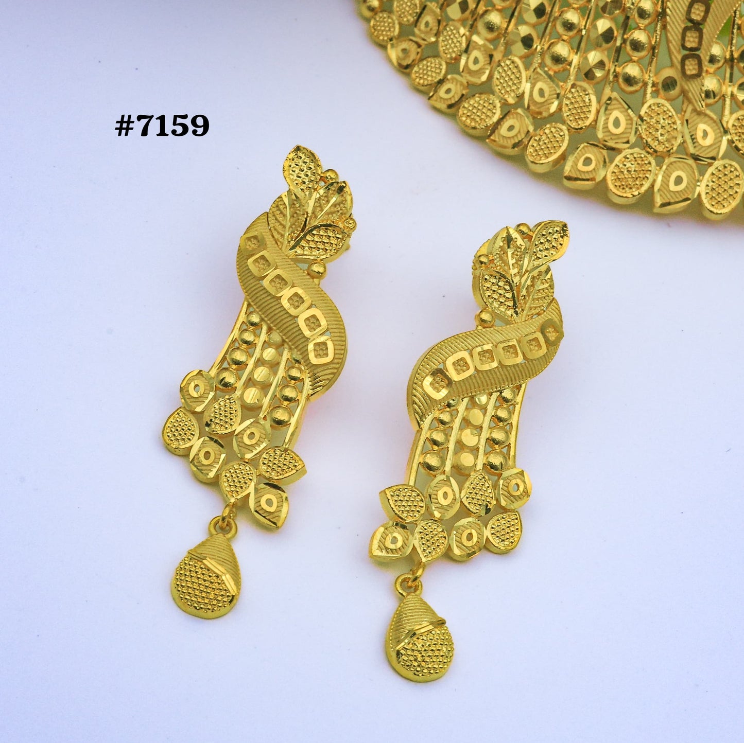 Gold Plated Short Necklace 1 Gram Gold Plated Jewellery PMJ Model No : 7159