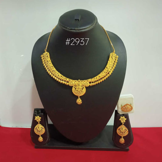 Beautiful Gold Color New Short Necklace Model No. 2937