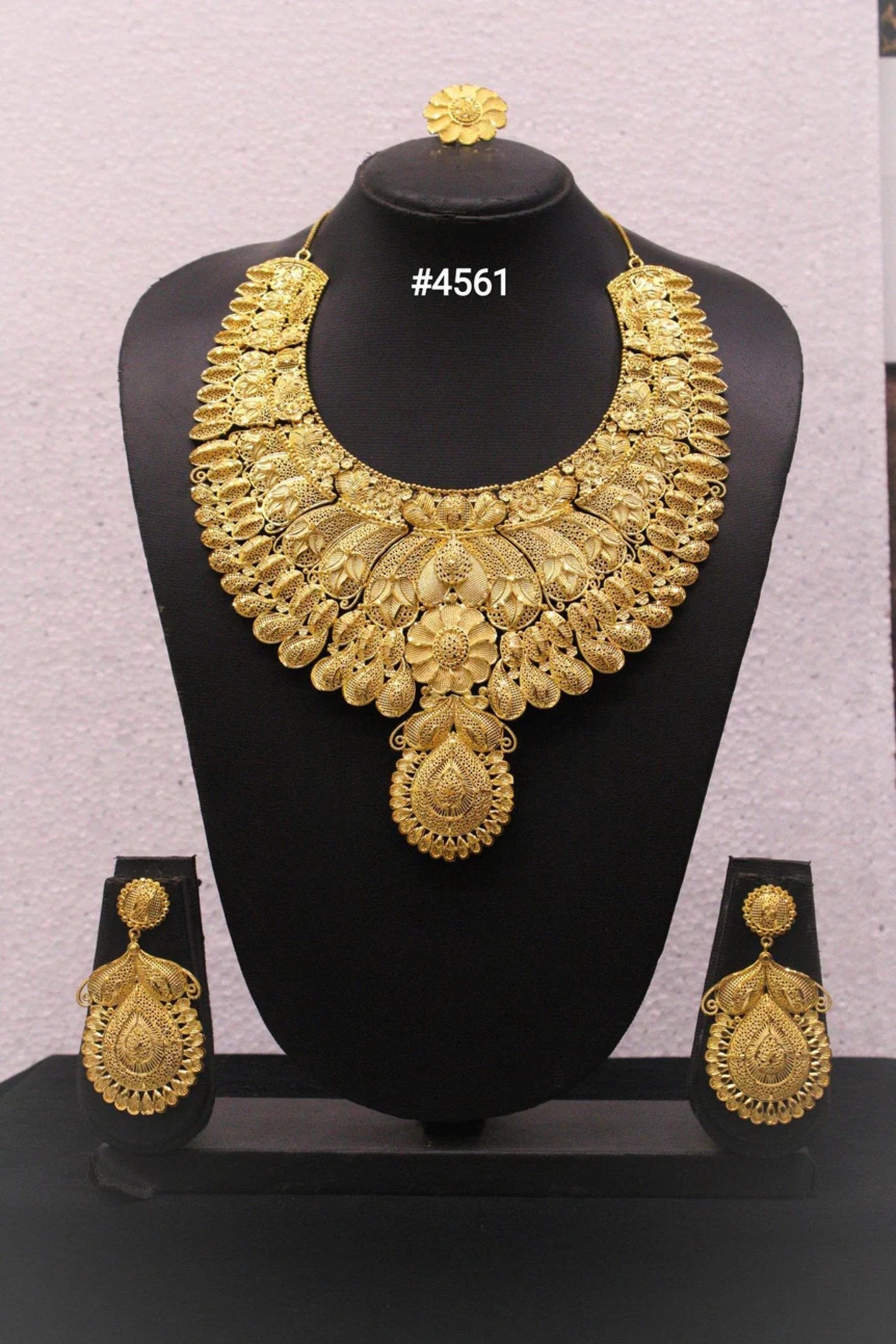 Gold Plated Hand Made Short Necklace Set, PMJ Model No: 4561