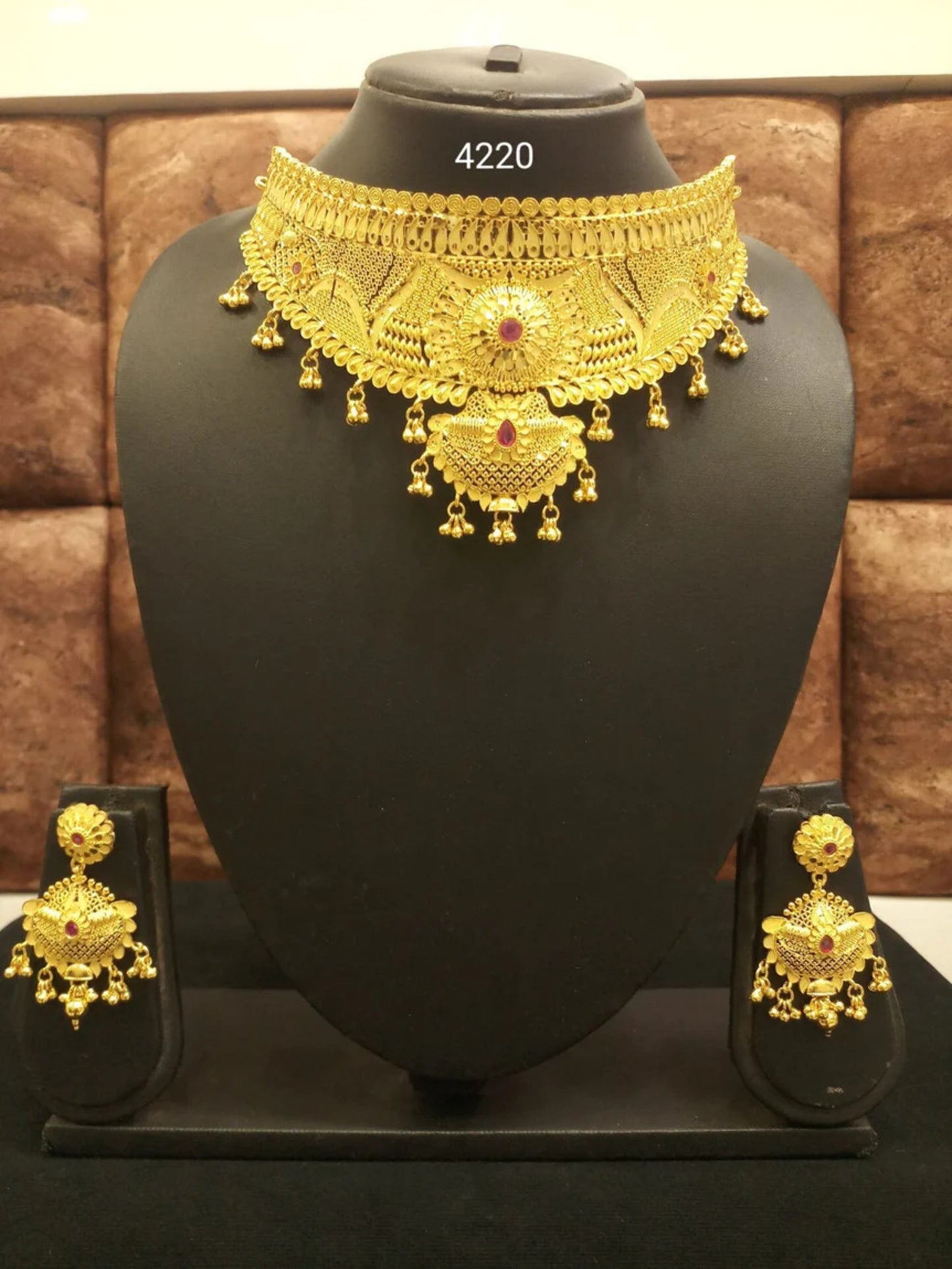 Gold Plated Bridal Short Necklace Set, PMJ Model No: 4220