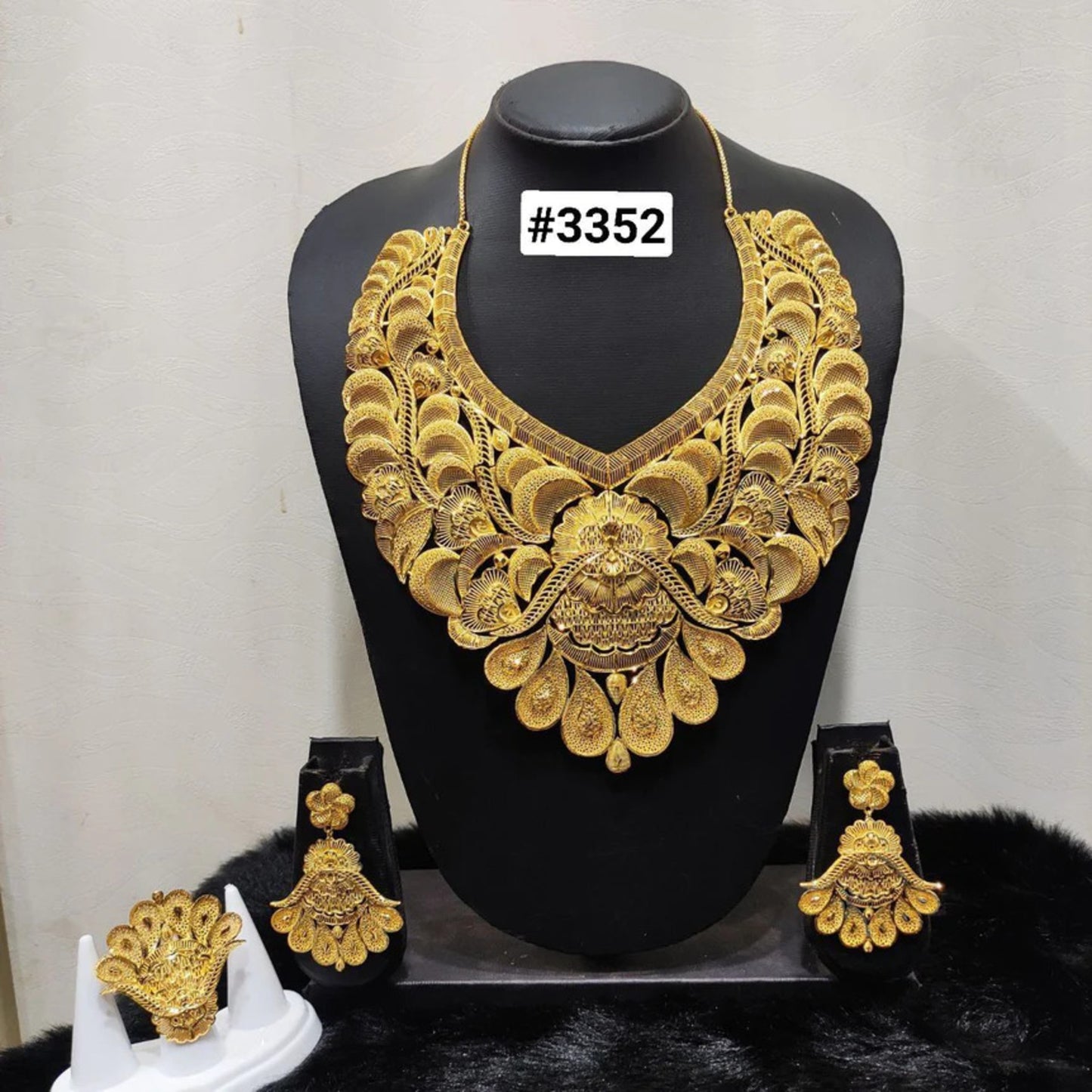 Gold Plated Short Necklace Set, PMJ Model No: 3352