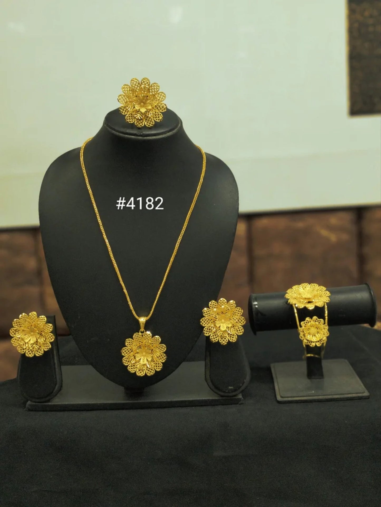 Gold Plated Bridal Short Necklace Set, PMJ Model No: 4182