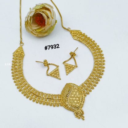 Gold Plated Short Necklace 5 Gram Gold Plated Jewellery PMJ Model No : 7932
