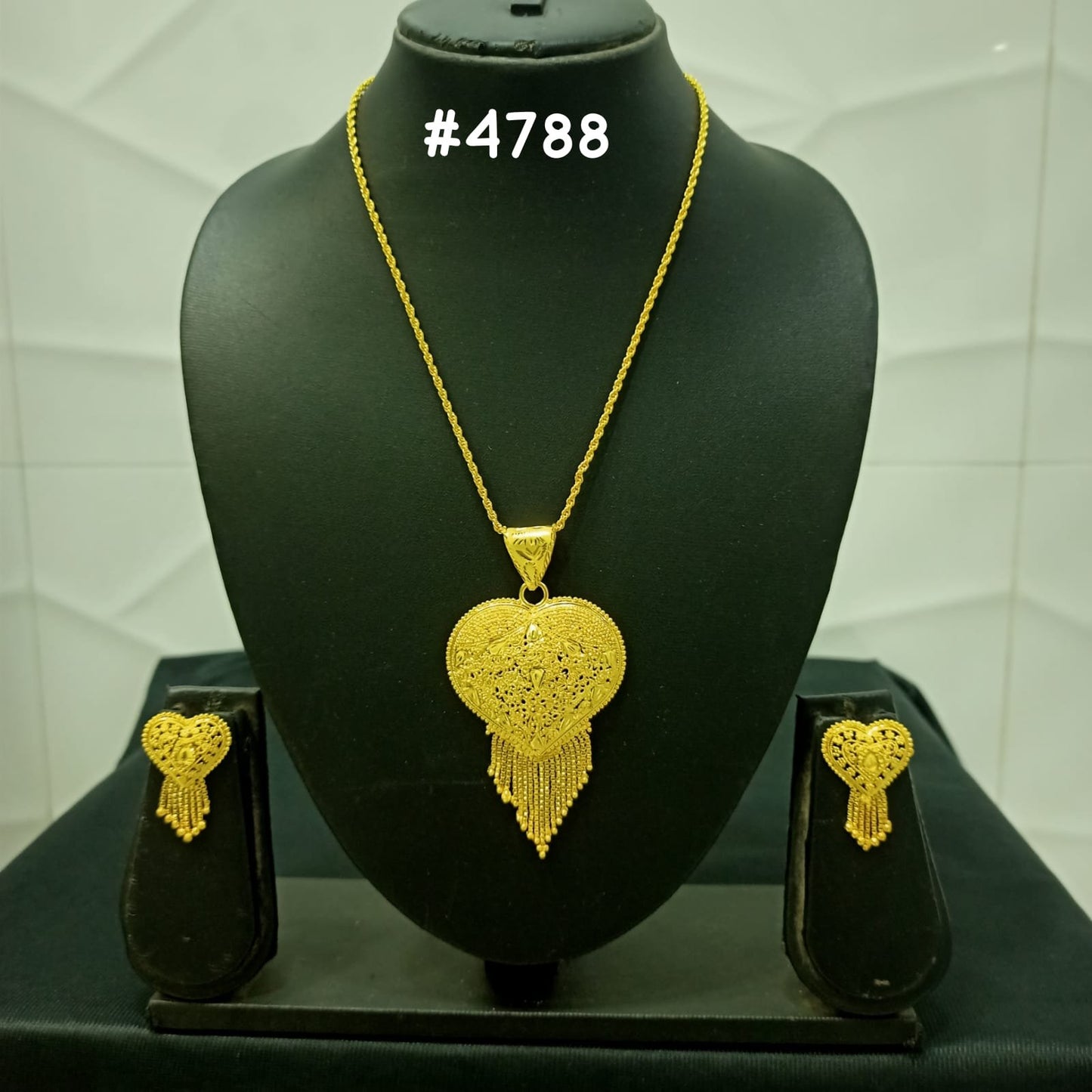 Gold Plated Pendant, PMJ Model No: 4788