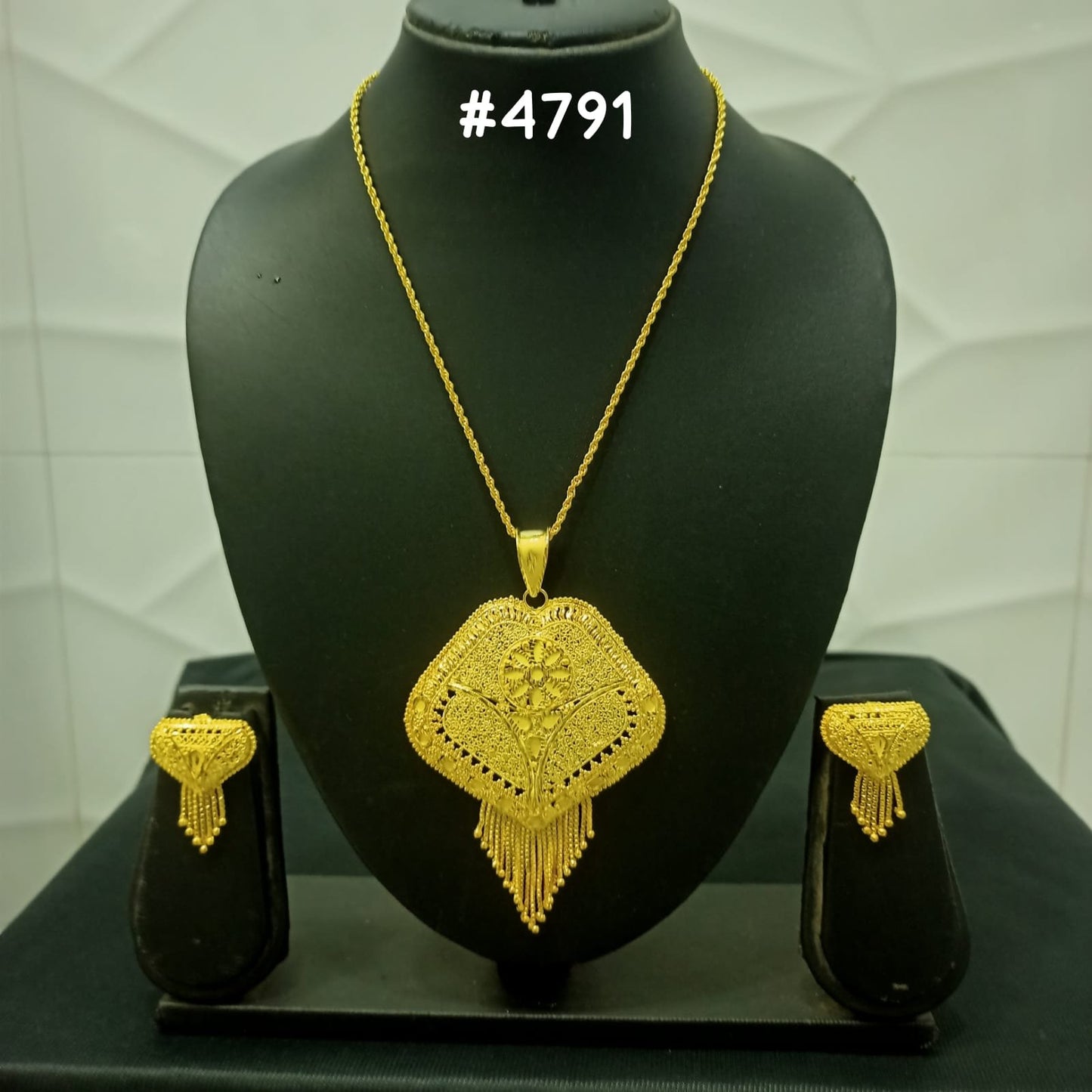 Gold Plated Pendant, PMJ Model No: 4791