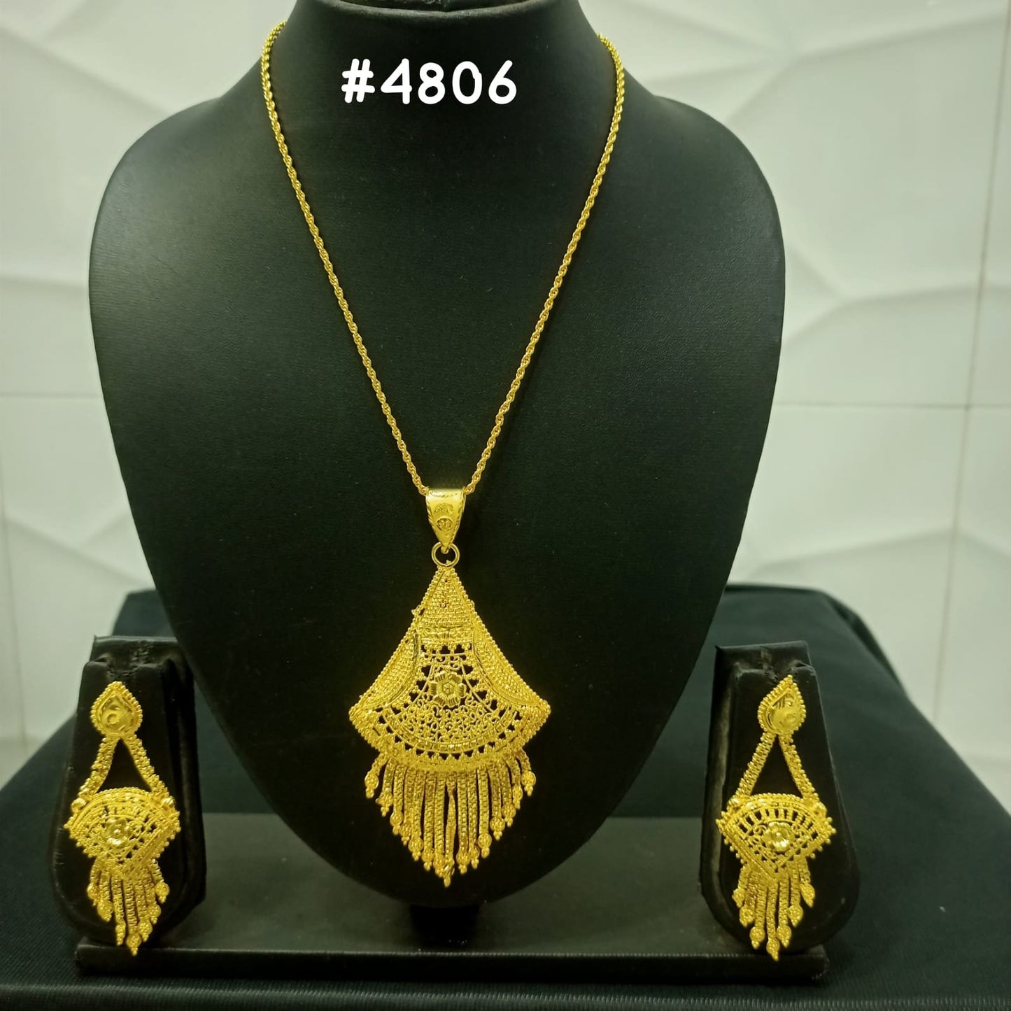 Gold Plated Pendant, PMJ Model No: 4806