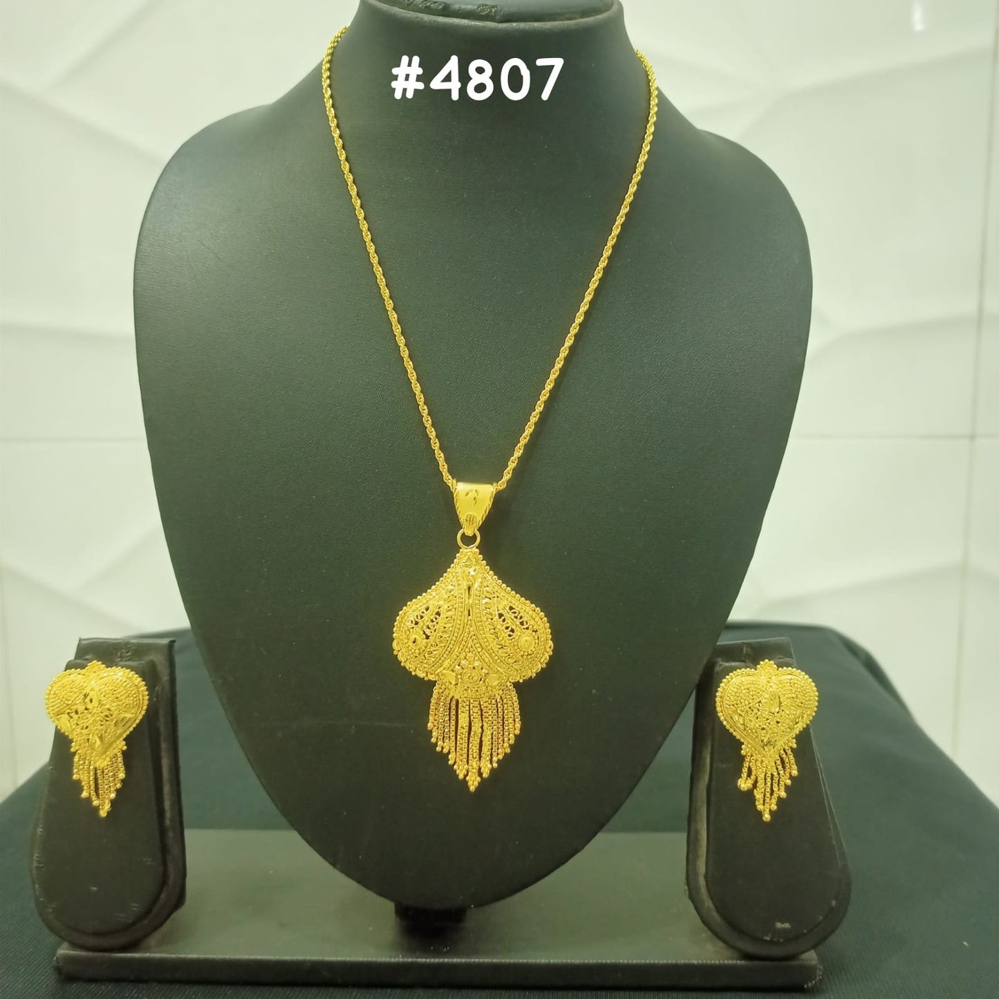 Gold Plated Pendant, PMJ Model No: 4807