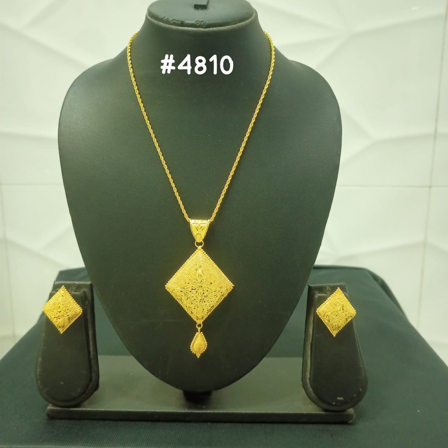 Gold Plated Pendant, PMJ Model No: 4810