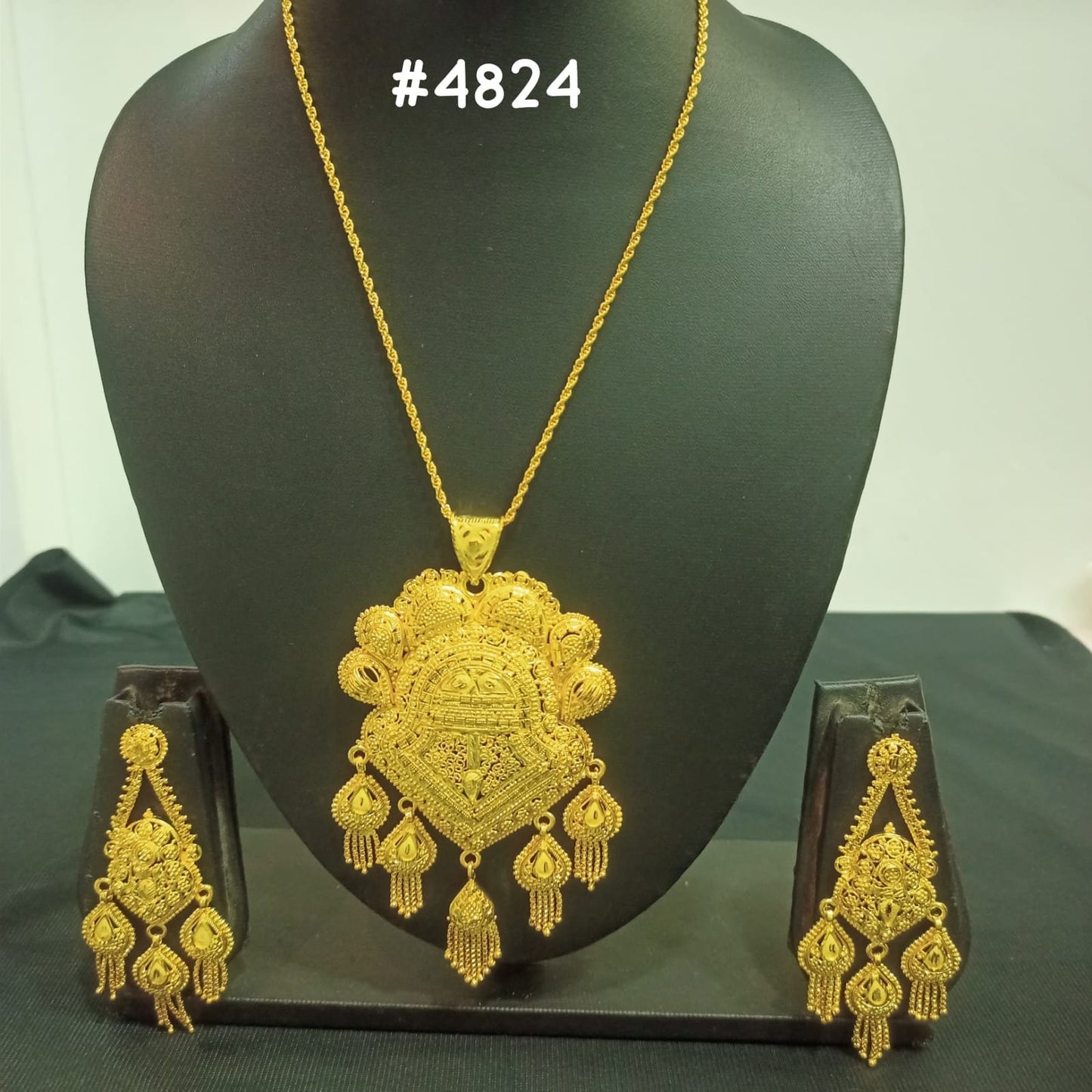 Gold Plated Pendant, PMJ Model No: 4824