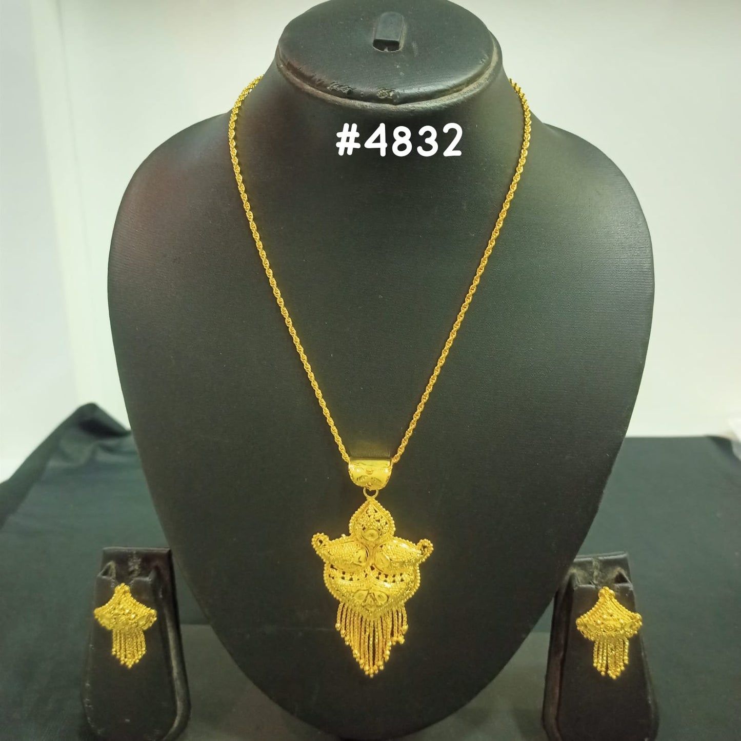 Gold Plated Pendant, PMJ Model No: 4832