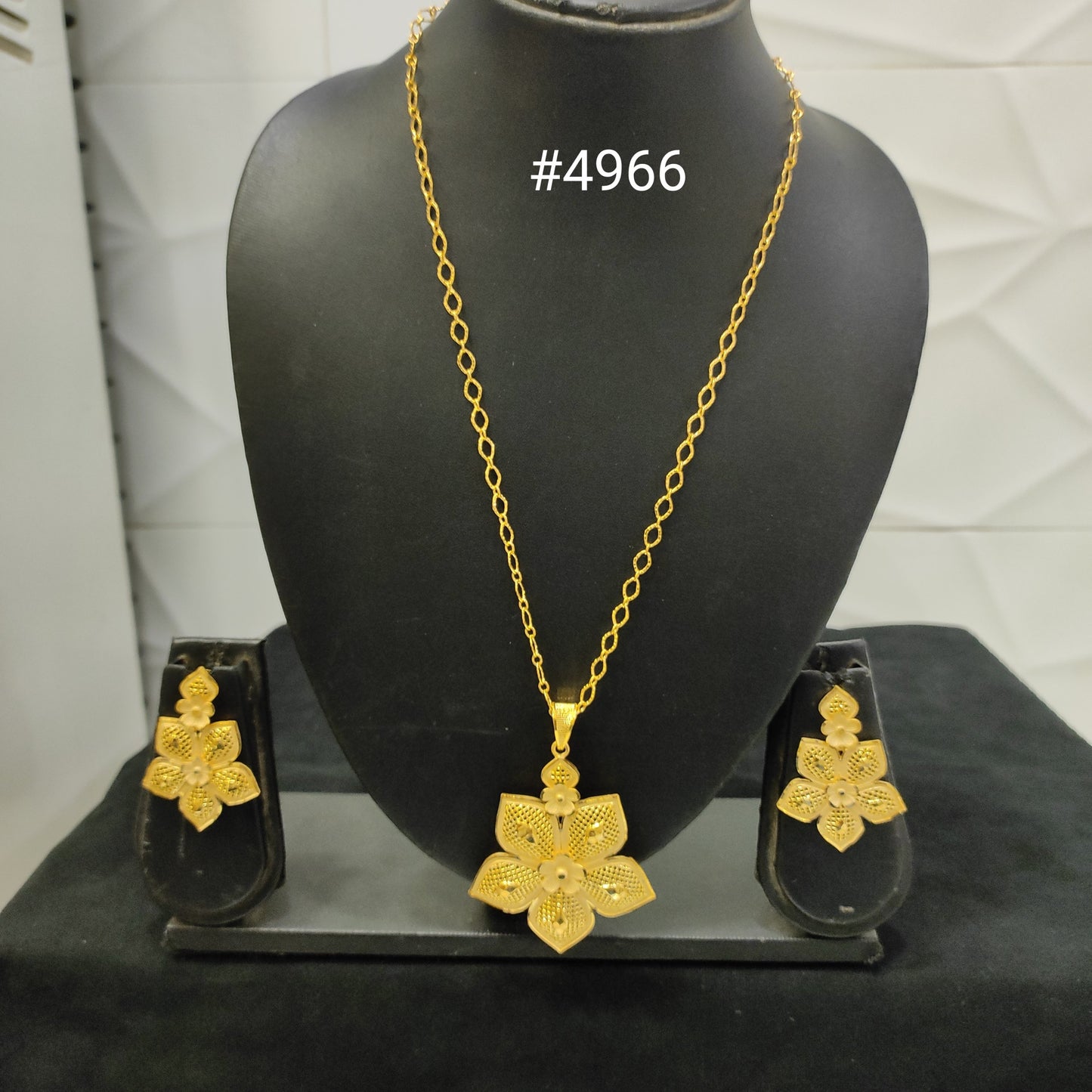 Gold Plated Pendant, PMJ Model No: 4966