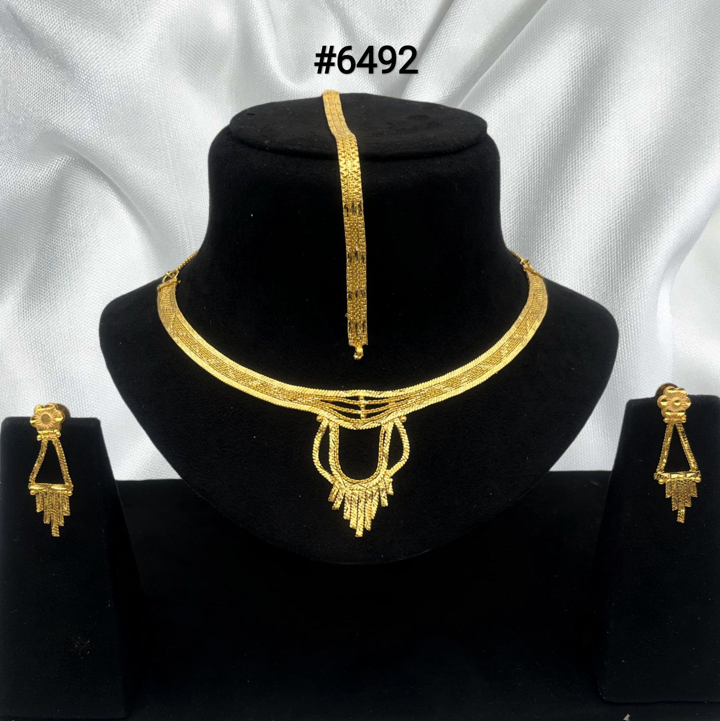 Gold Plated Hand Made Short Necklace Set, PMJ Model No: 6492