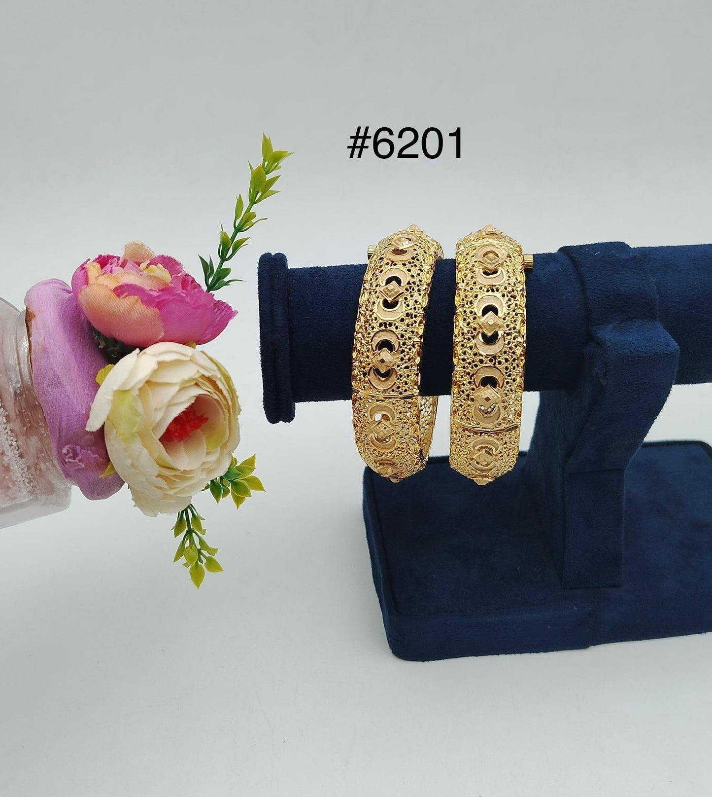 Gold Plated Beautiful Stylish Bangles Model No: 6201