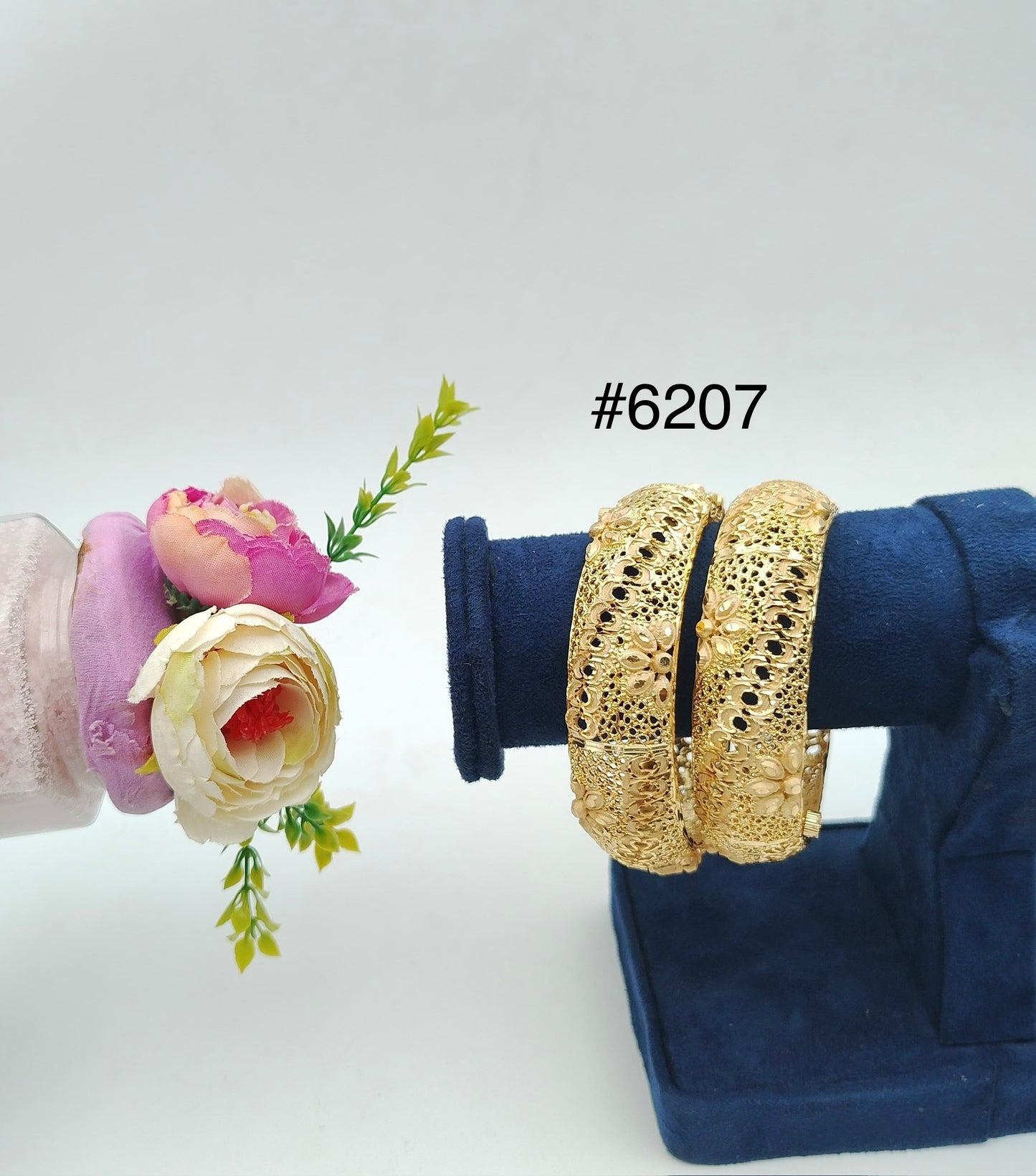 Gold Plated Beautiful Stylish Bangles Model No: 6207